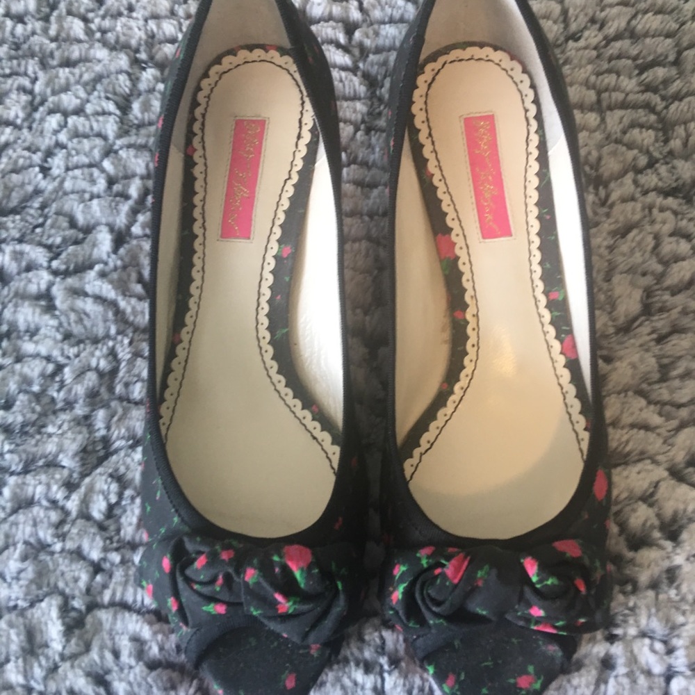 Betsy Johnson Vintage kitten heels